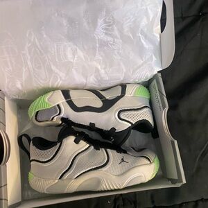 Tatum 3 White, Black, and Green